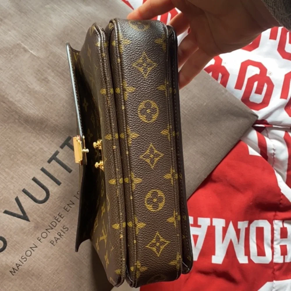 Authentic Louis Vuitton Pochette Metis handbag